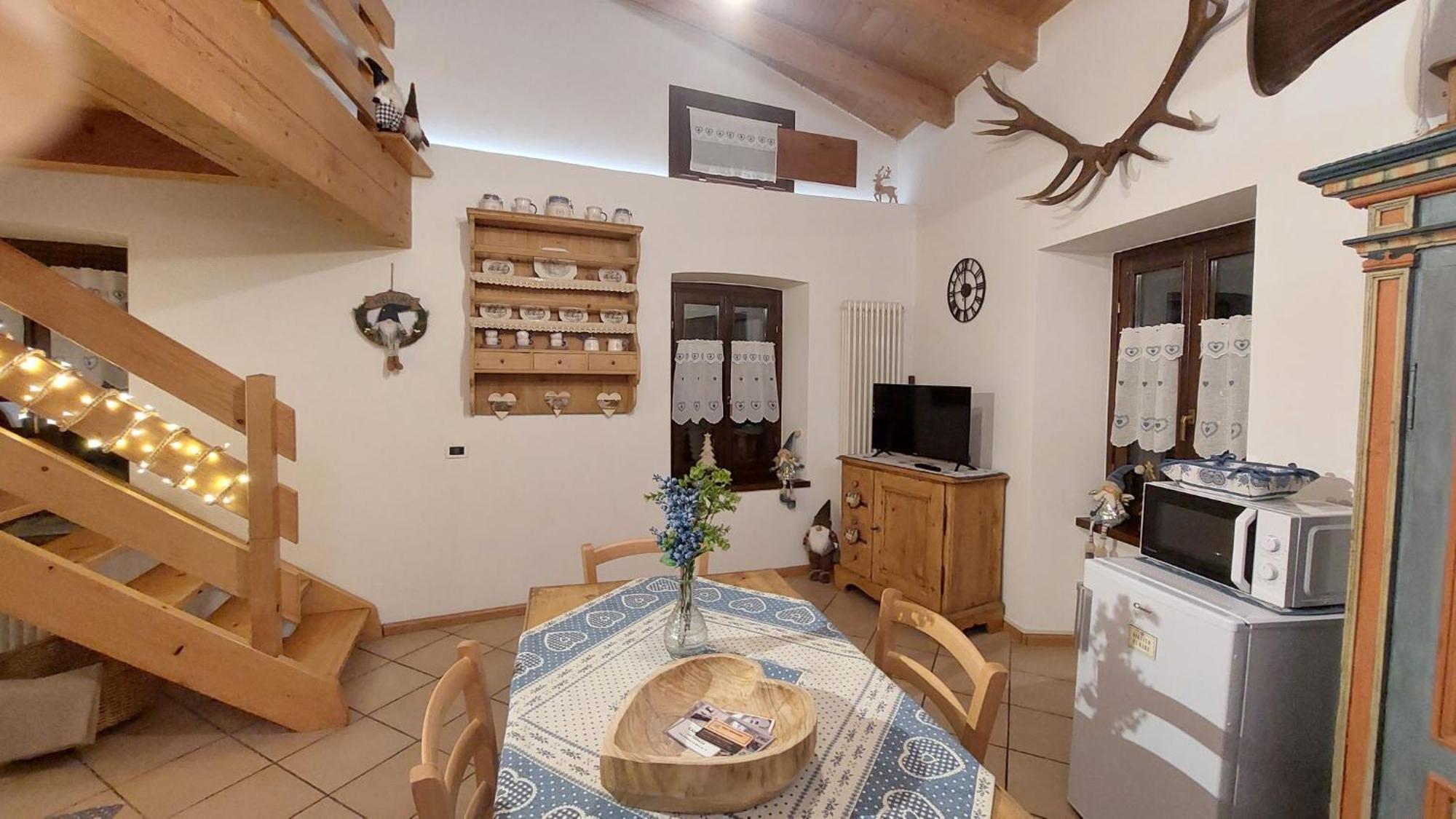 Loft Della Perpetua Di Casa Bernardi, Fuga Romantica Petfriendly Montagnaga  Luaran gambar